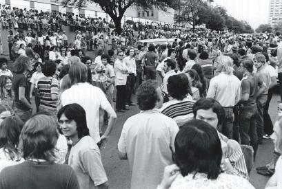Streaking.1974.Streak In Spectators.