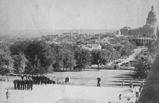 1944.V 12 Units on Main Mall